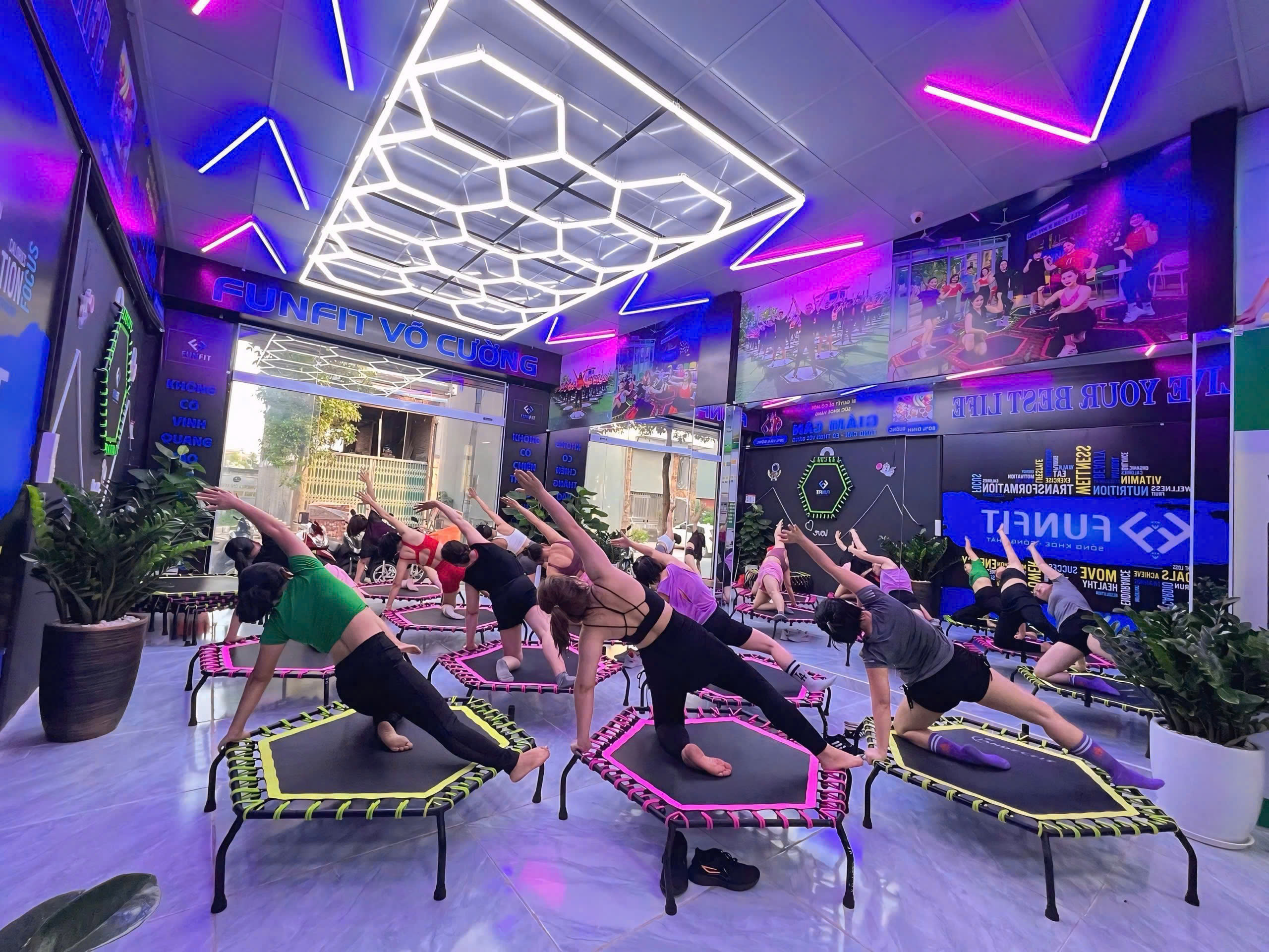 KHÁM PHÁ PHÒNG TẬP THÔNG MINH